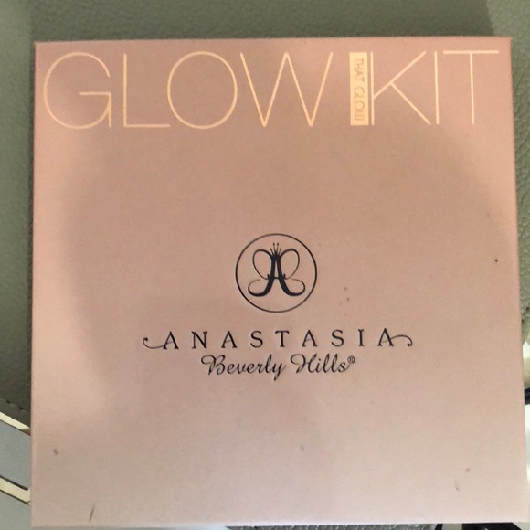 Anastasia Beverly Hills Other - Anastasia Beverly Hills that glow kit